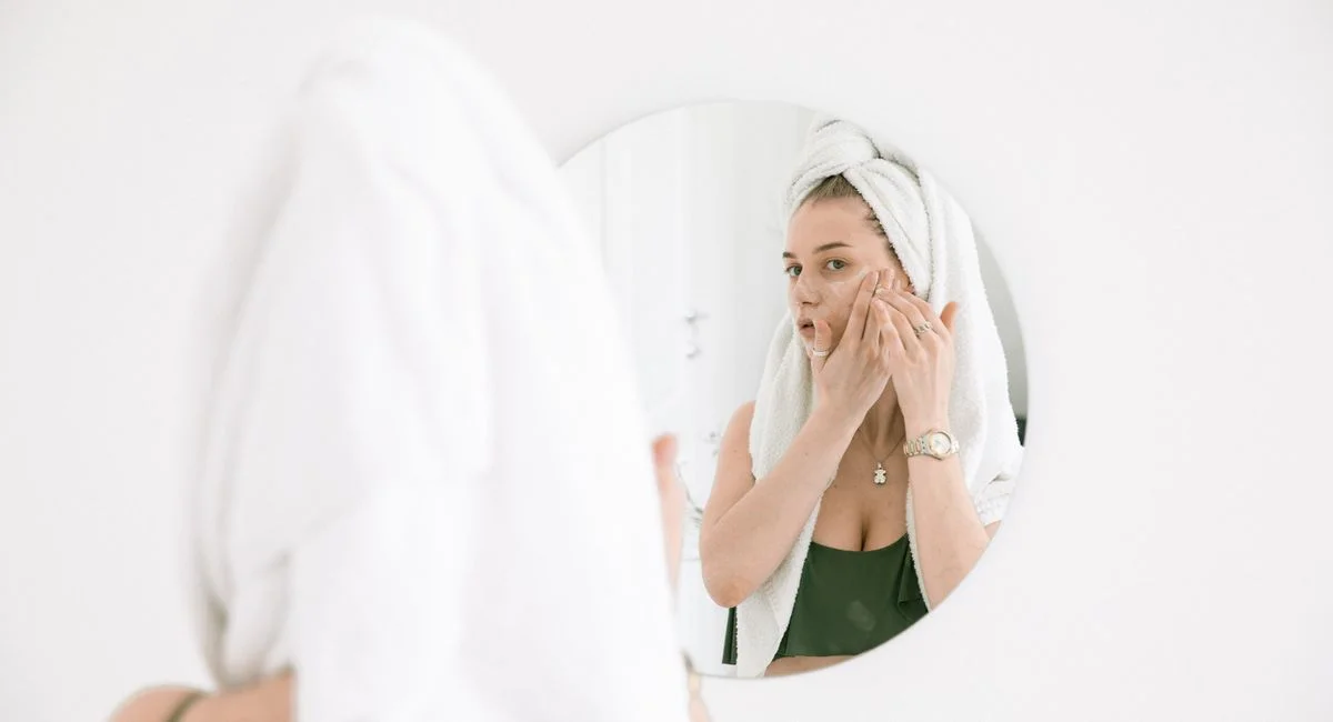 Comment avoir une peau parfaite grâce à une routine et des soins adaptés ?