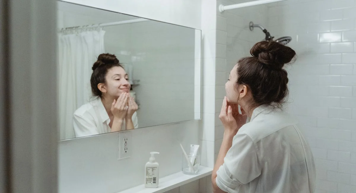 Quelle crème anti-tâche pour le visage choisir pour un teint uniforme et durable ?