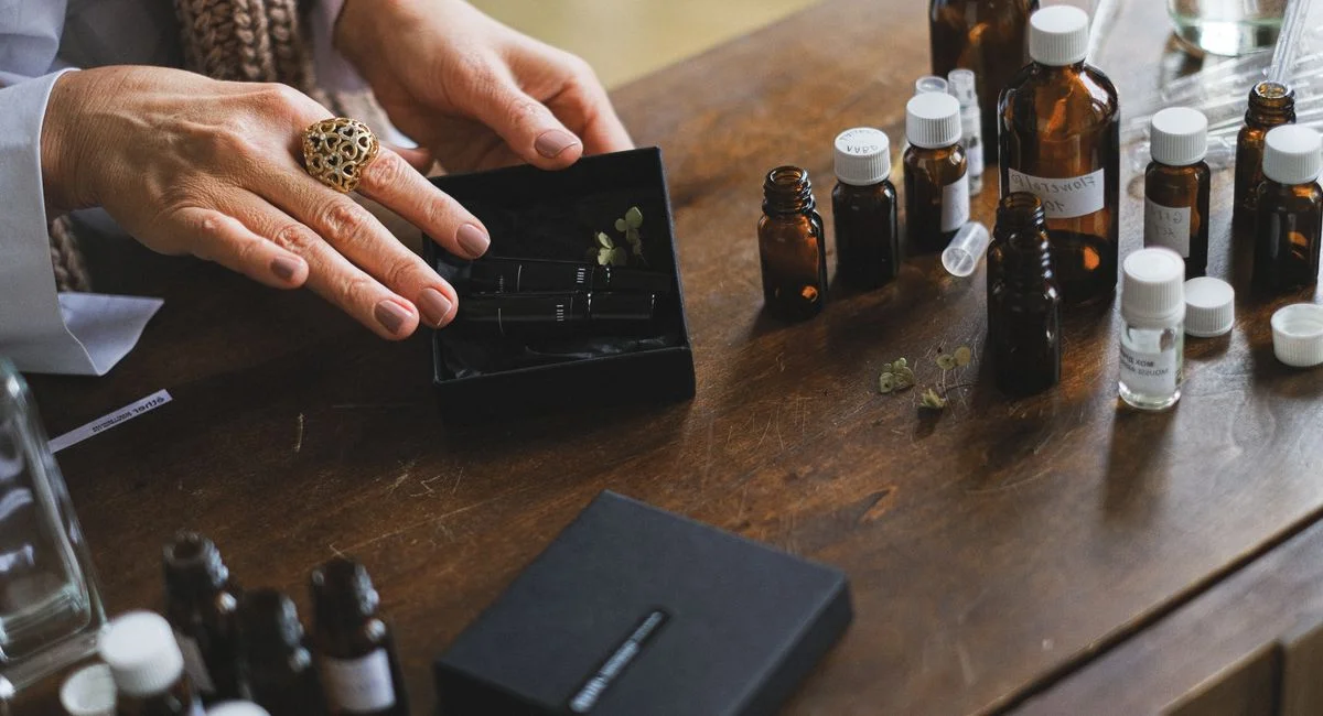 Eau de parfum ou eau de toilette : le choix qui fait toute la différence